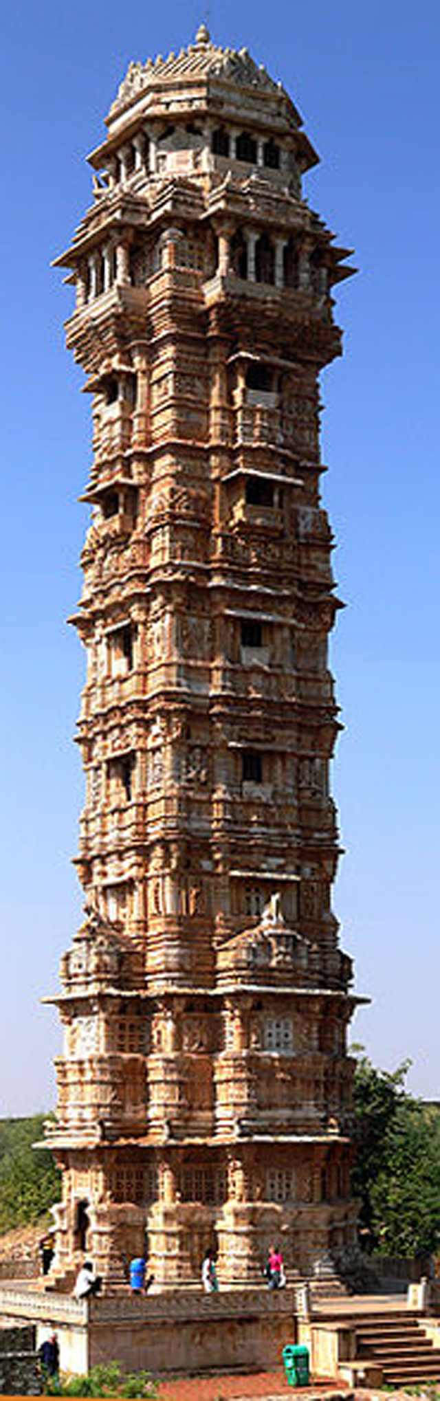 http://oediku.files.wordpress.com/2010/01/kemenangan-tower-chittogarh-india-fix.jpg